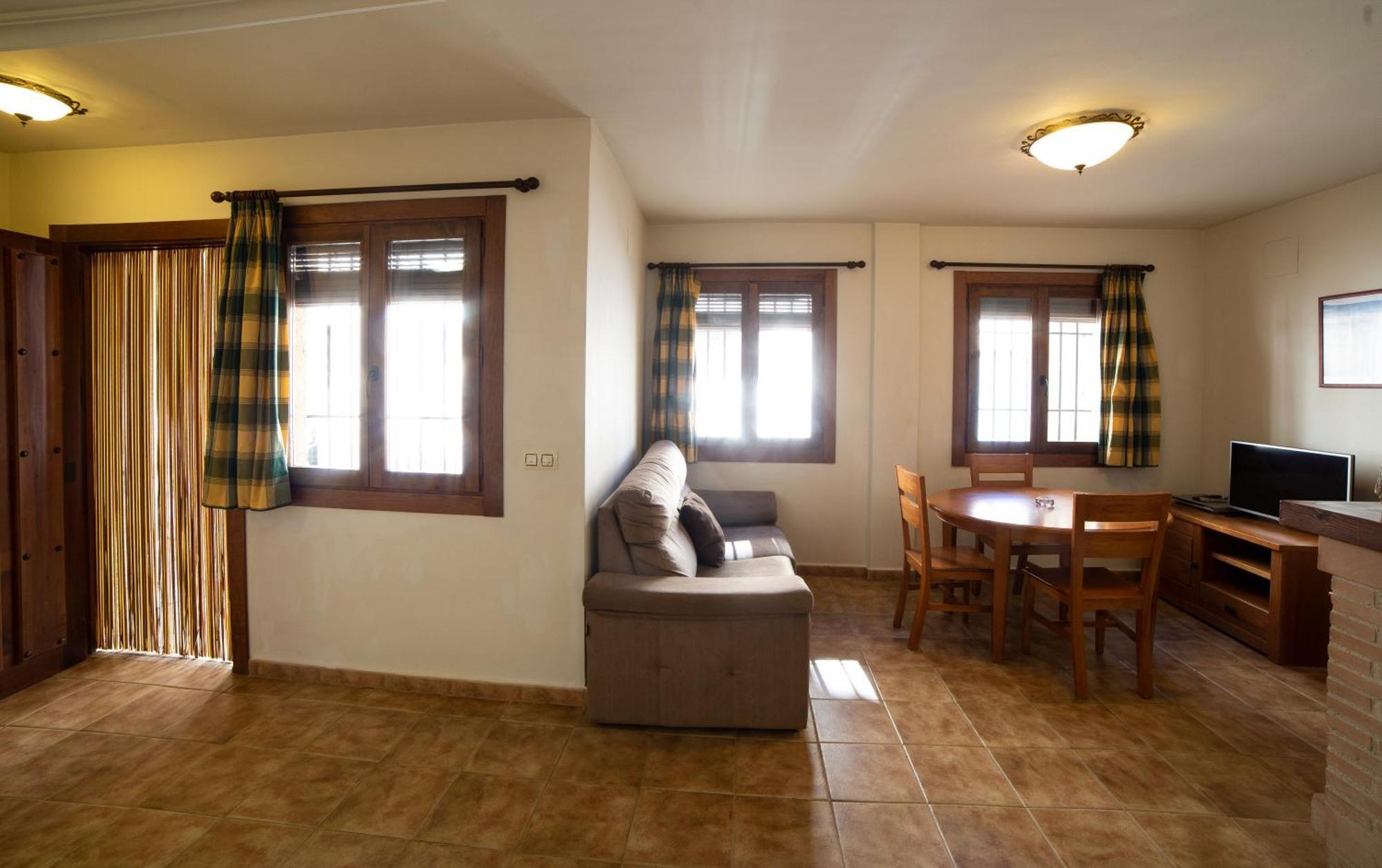 Apartamentos Berrocal อัลกาลา เดล ฆูการ์ ภายนอก รูปภาพ